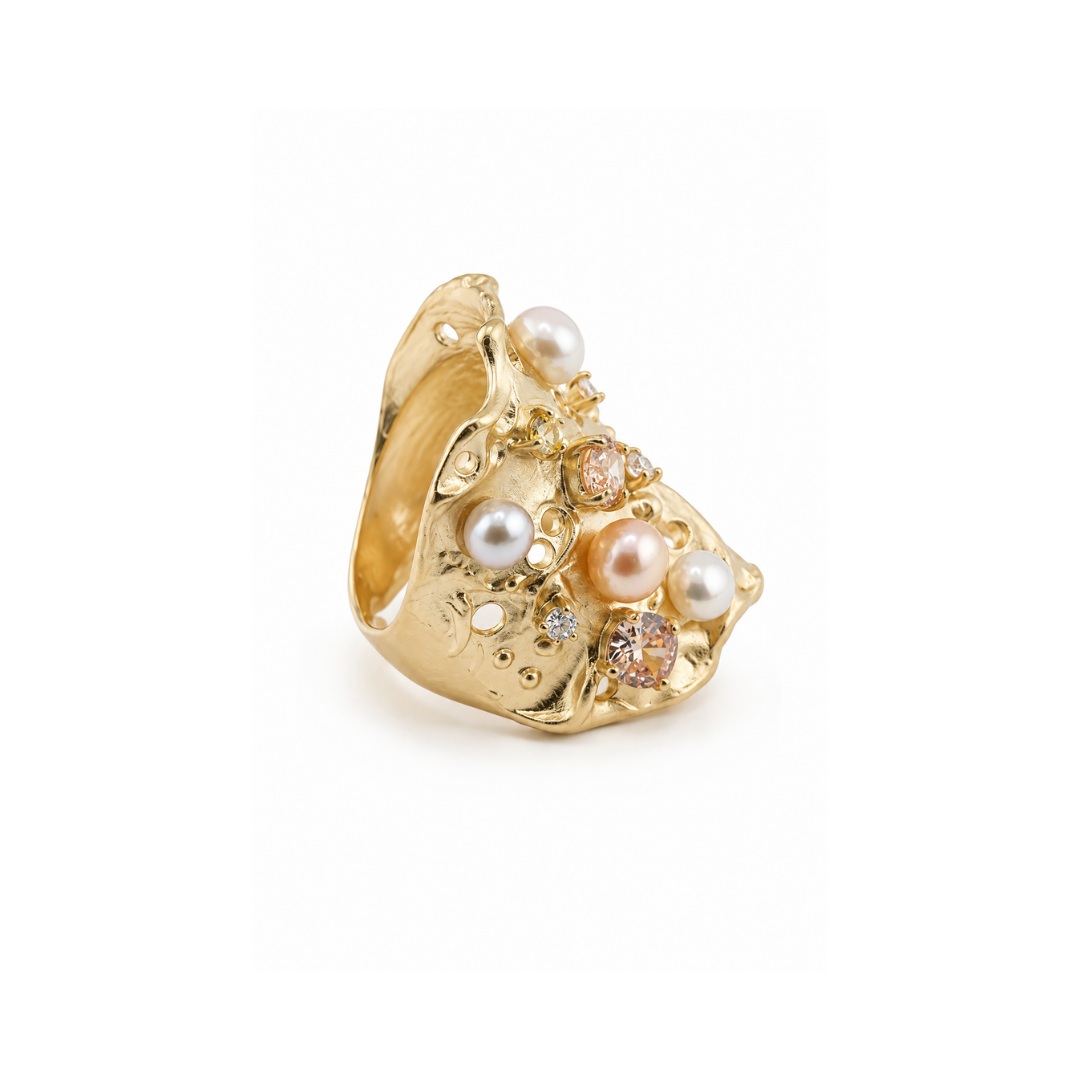 Anillo de Plata Relieve y Perlas Bañado en Oro.