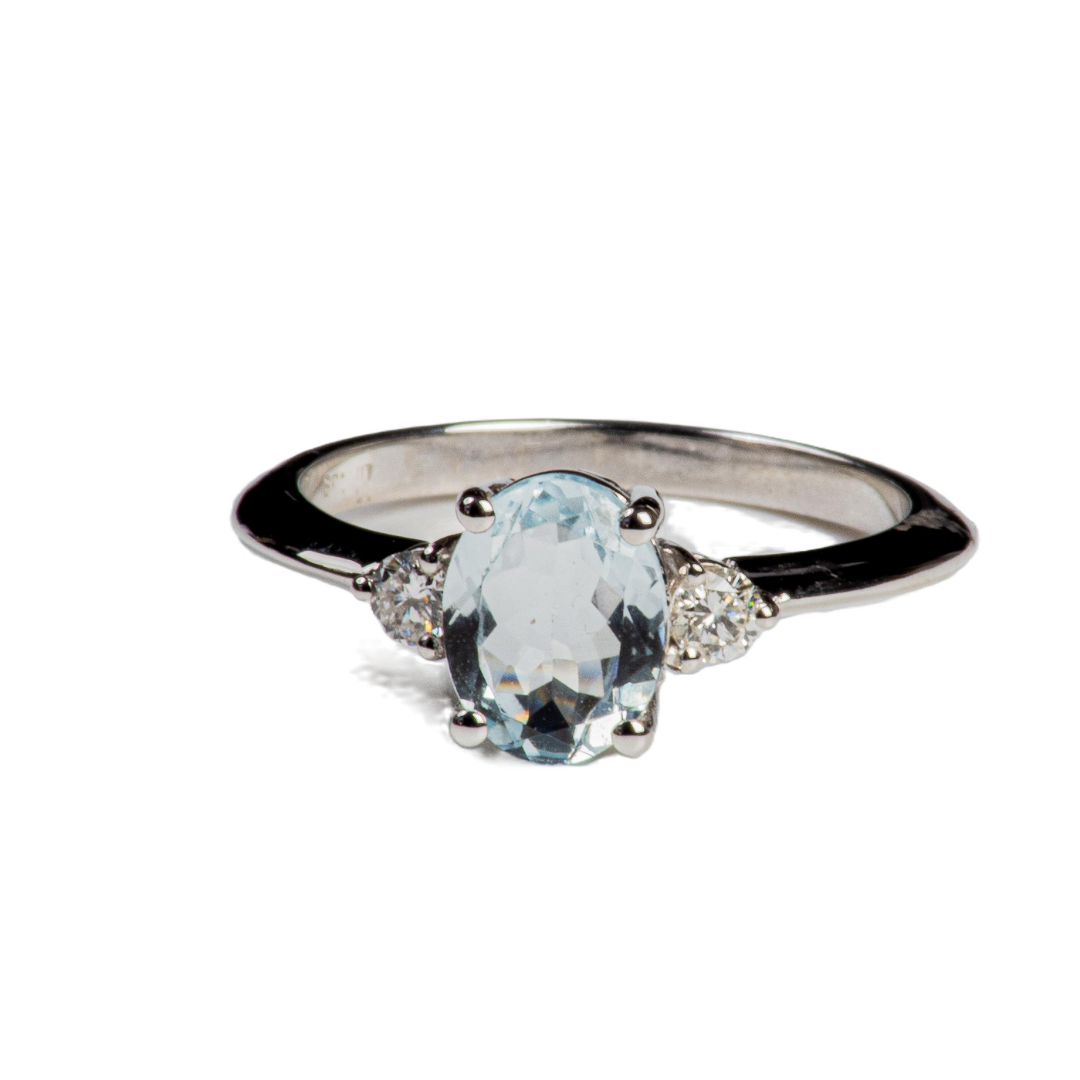 Anillo de Oro Blanco Aguamarina Oval.