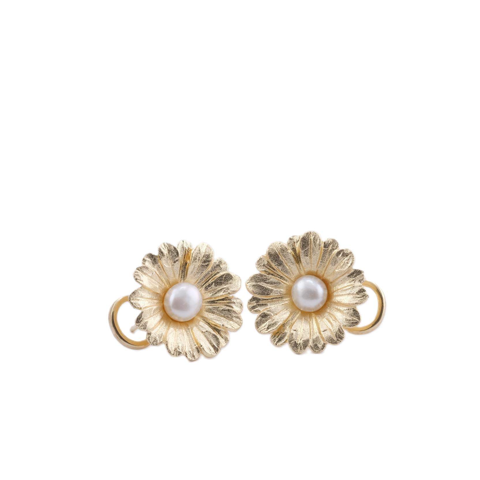 Aros Flor de Plata Bañada con Perla Central.