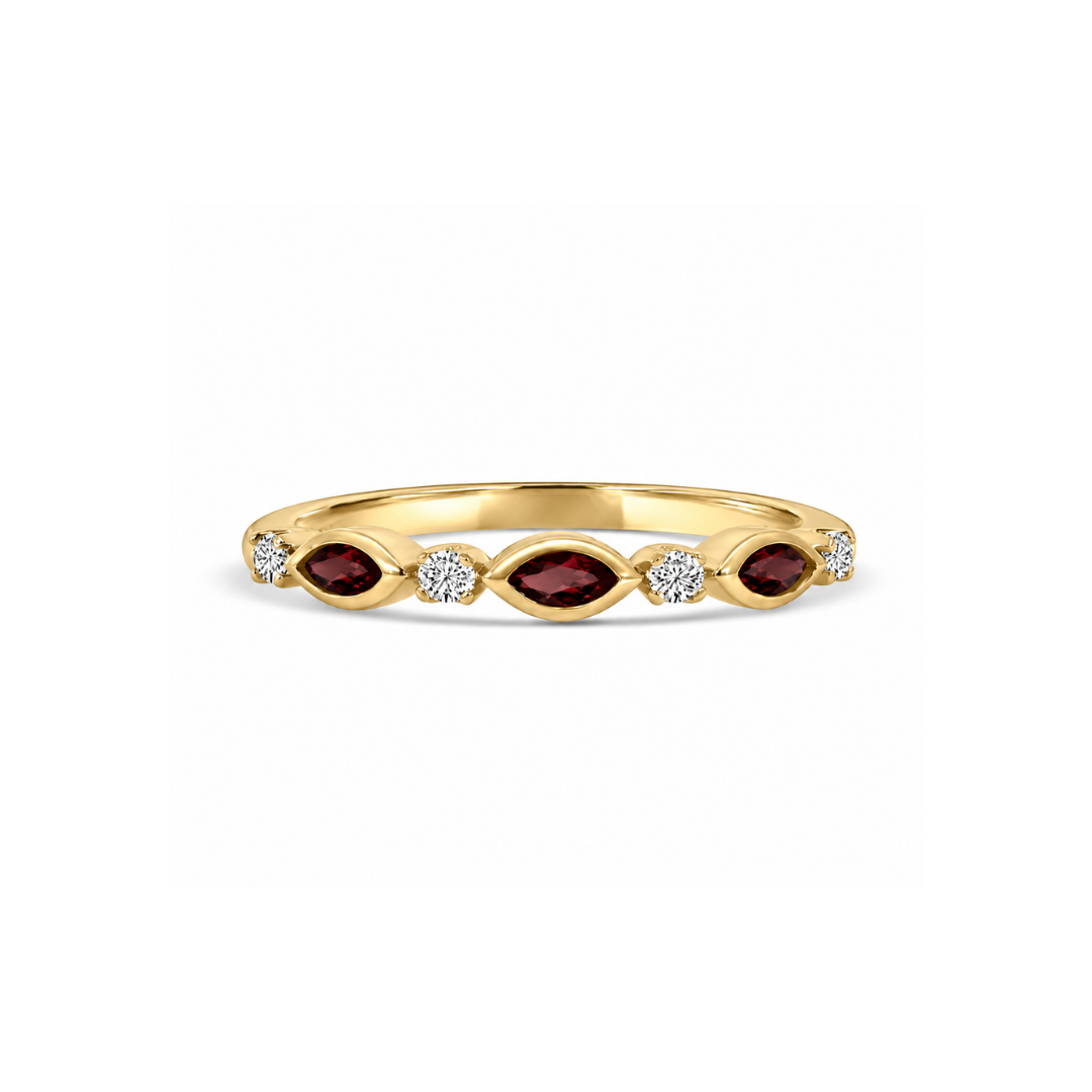 Anillo Oro Amarillo 10Kt. Brillantes Naturales y Granates.
