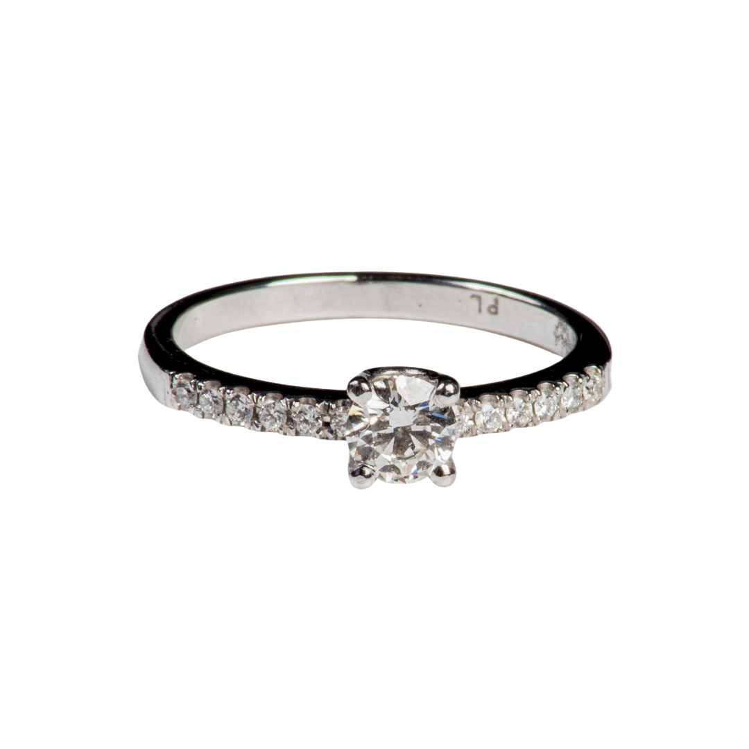 Anillo Solitario Cintillo Platino y Brillantes.