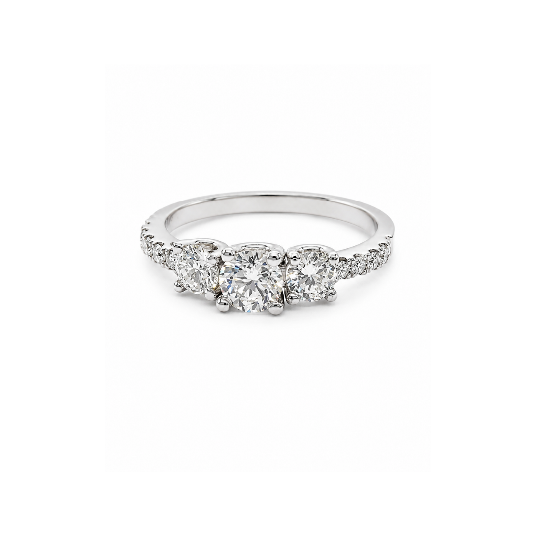 Anillo Platino Tricillo con Brillantes en Cintillo.