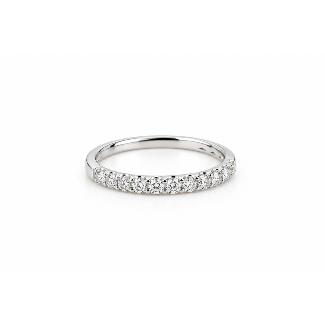 Anillo Medio Cintillo de Brillantes Oro Blanco.