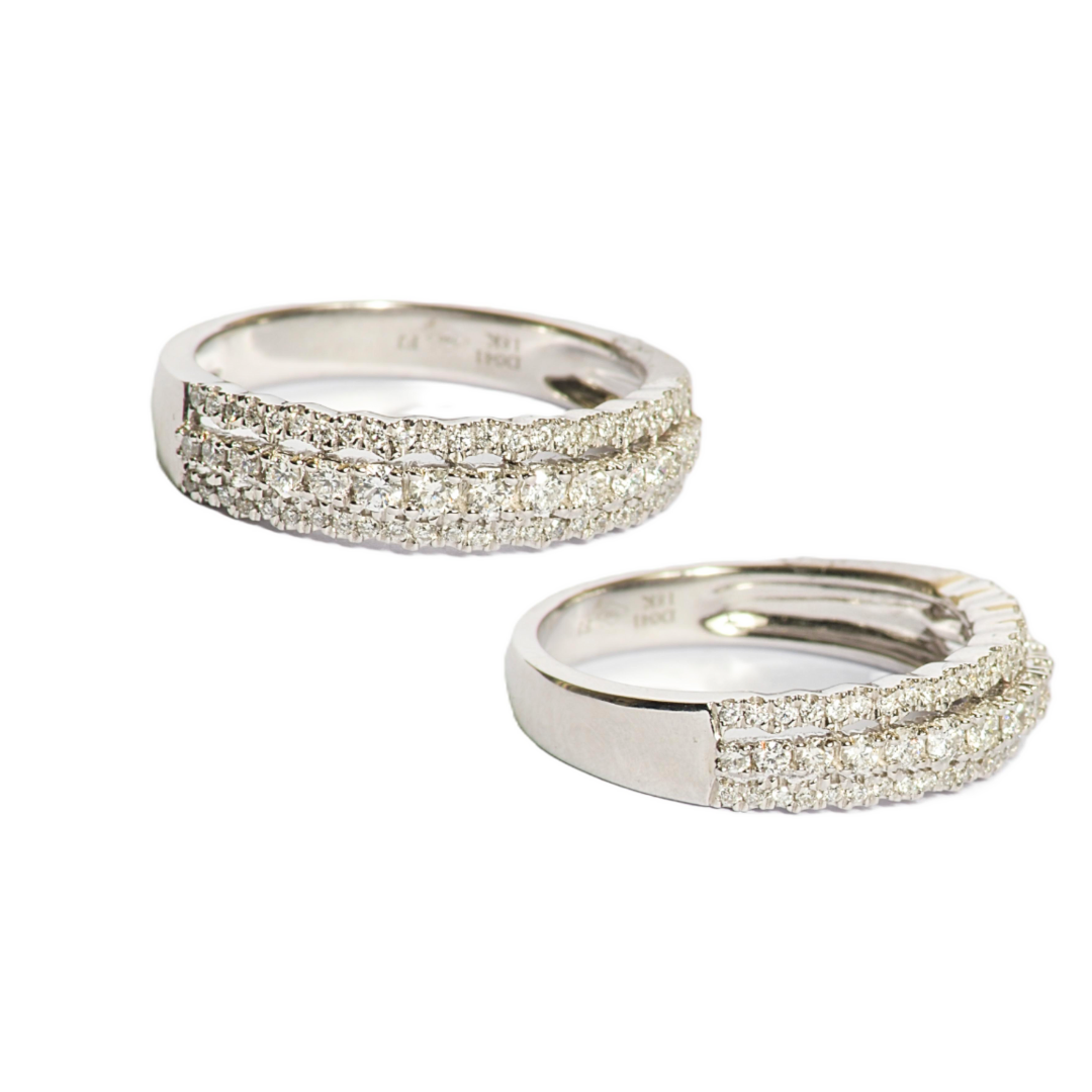 Anillo Triple Cintillo de Platino y Brillantes.
