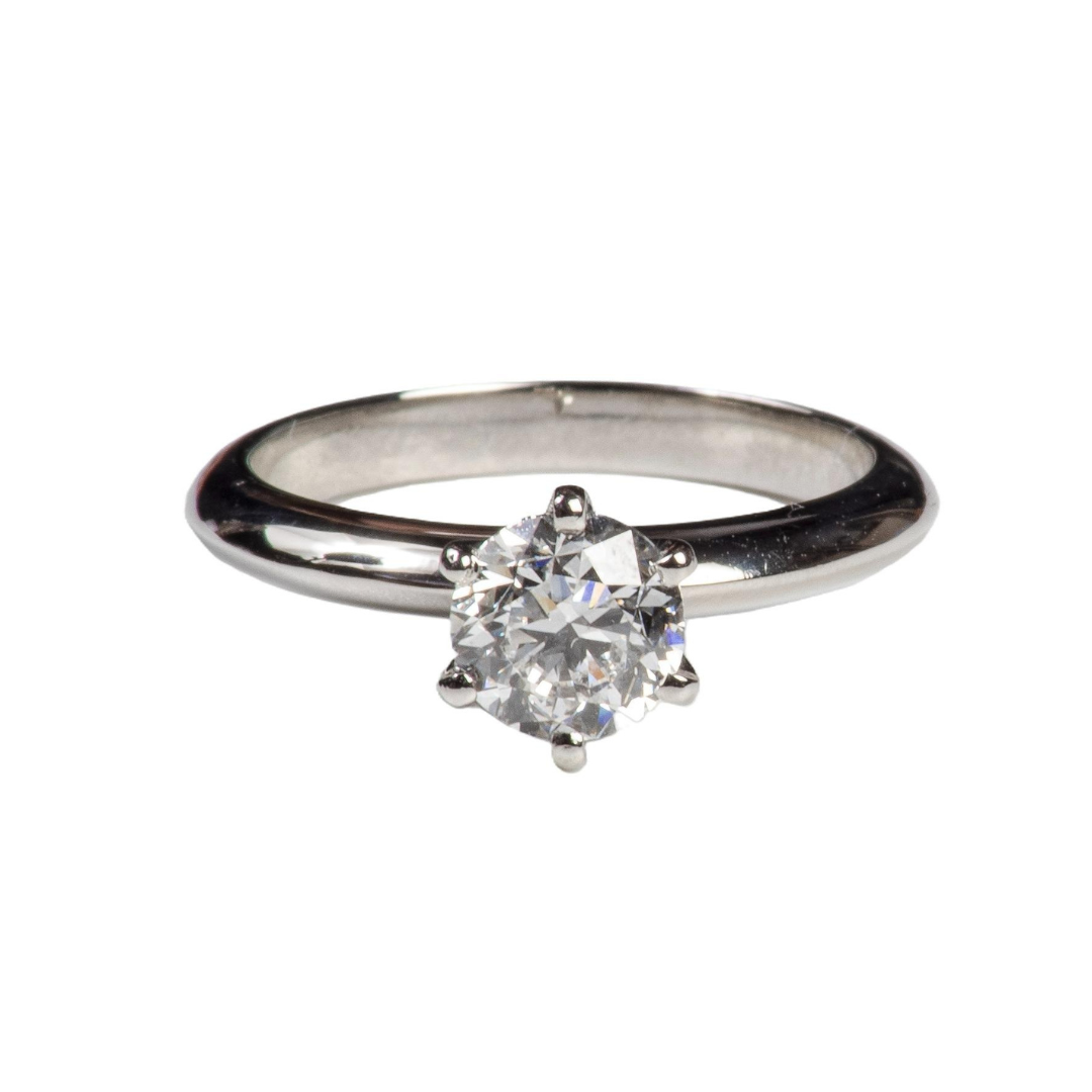 Anillo Solitario platino diamante natural.
