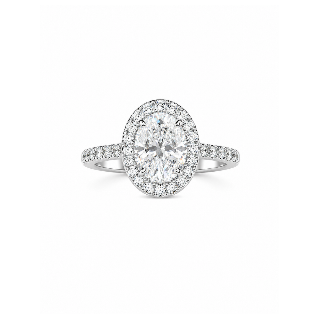 Anillo de Plata y Moissanita halo ovalado.